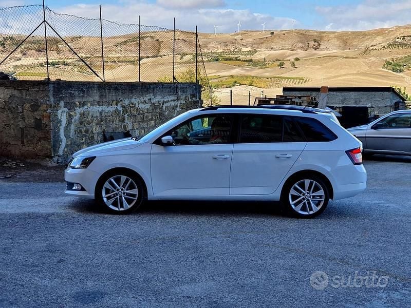 Usata Skoda Fabia 64 CV (47 kW) 2015 Bianco Utilitaria
