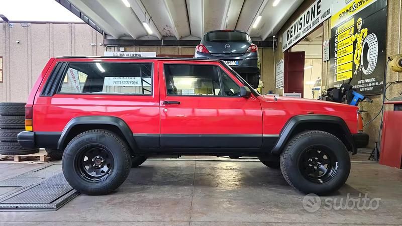 Usata Jeep Cherokee 80 CV (58 kW) 1987 SUV