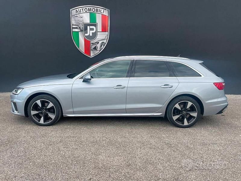 Begagnad Audi A4 S-Line 163 HK (119 kW) 2022 Grå Kombi