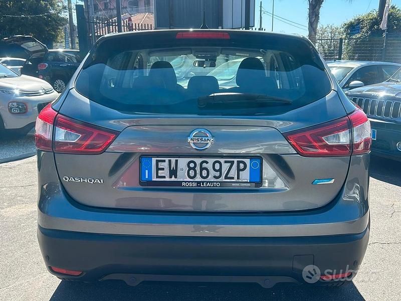 Usata Nissan Qashqai Acenta 110 CV (80 kW) 2015 Grigio SUV