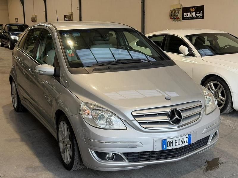 Usata Mercedes B170 115 CV (84 kW) 2008 Argento Monovolume