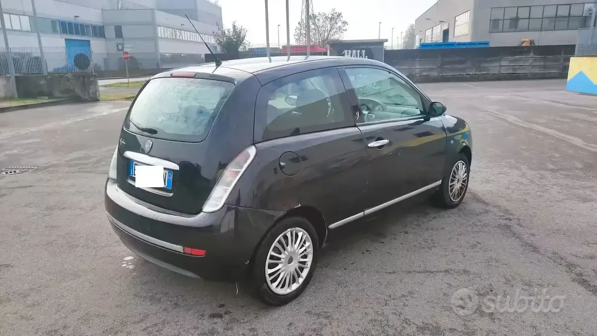 Usata Lancia Ypsilon 60 CV (44 kW) 2008 Nero Utilitaria