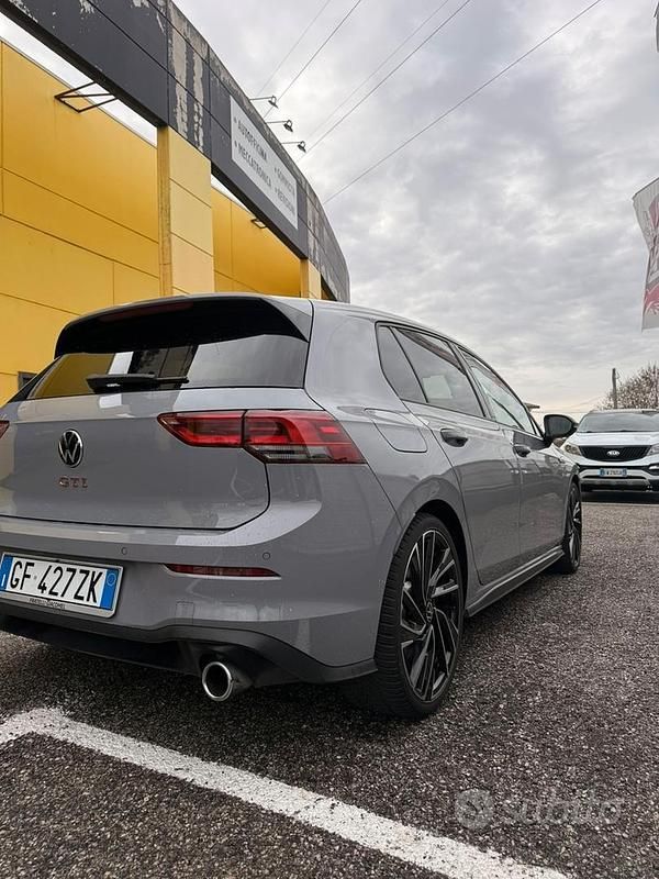 Usata VW Golf VIII GTI 245 CV (180 kW) 2021 Grigio Berlina
