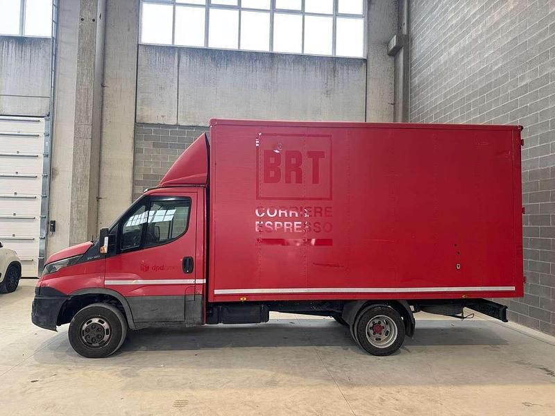 Usata Iveco Daily 136 CV (100 kW) 2018 Rosso Furgone