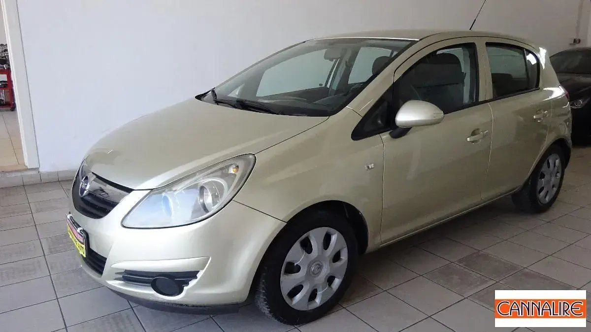 Usata Opel Corsa Cosmo 75 CV (55 kW) 2008 Oro Utilitaria