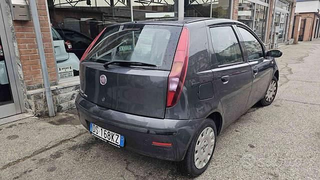 Usata Fiat Punto Classica 60 CV (44 kW) 2008 Grigio scuro metallizzato Utilitaria
