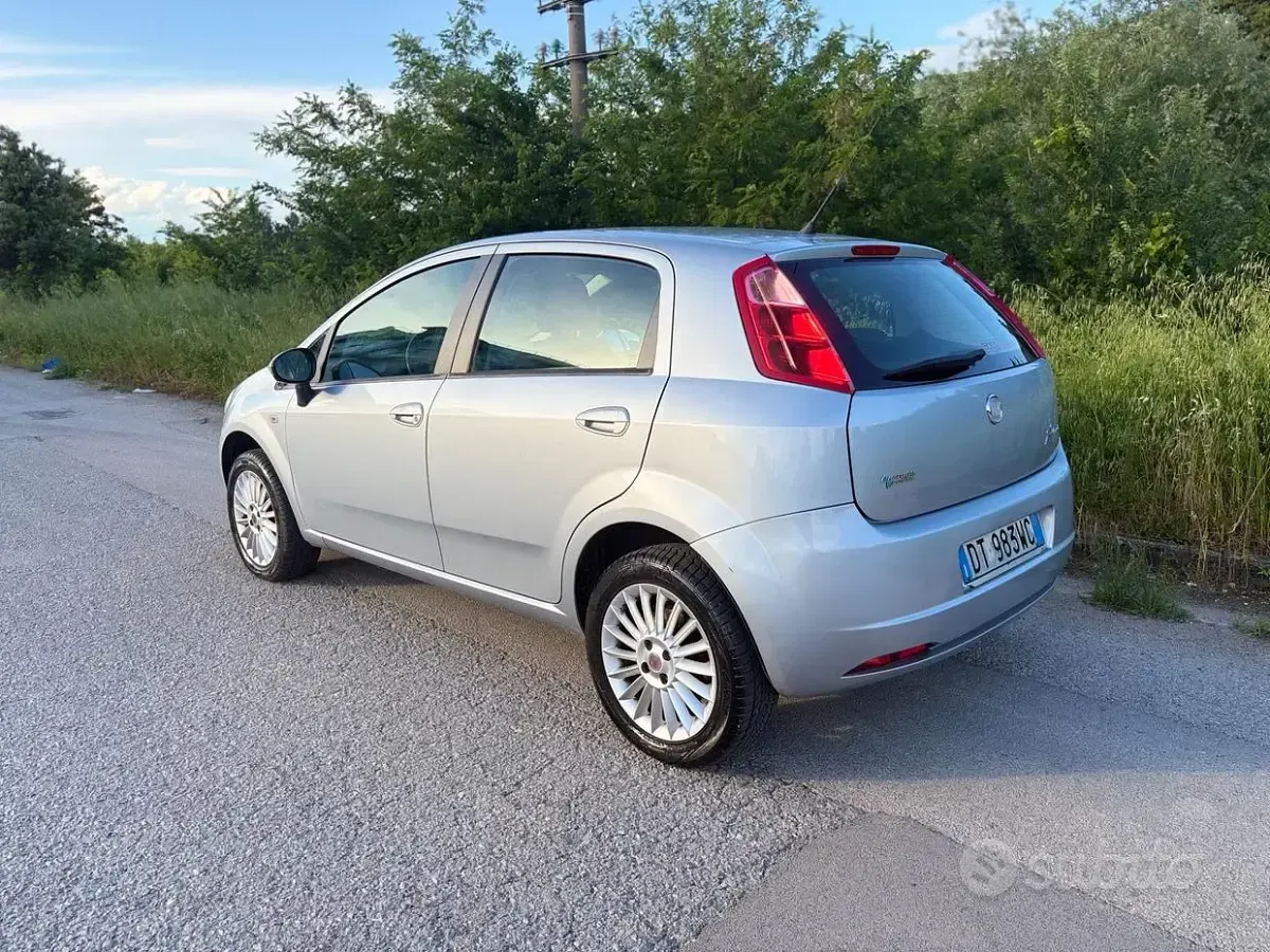 Usata Fiat Grande Punto Dynamic 69 CV (50 kW) 2009 Grigio Utilitaria