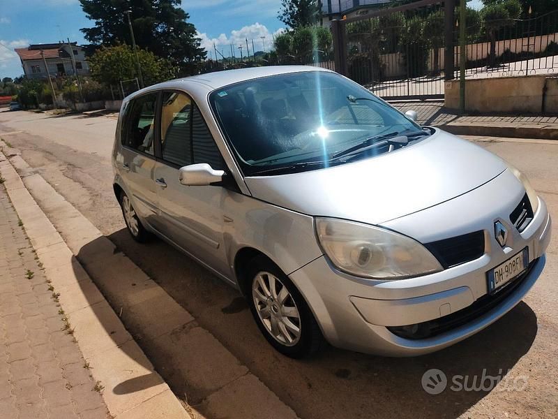 Usata Renault Scénic II 106 CV (77 kW) 2007 Grigio Monovolume