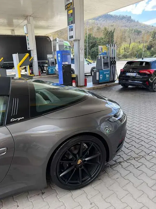 Usata Porsche 992 385 CV (283 kW) 2025 Grigio Cabrio
