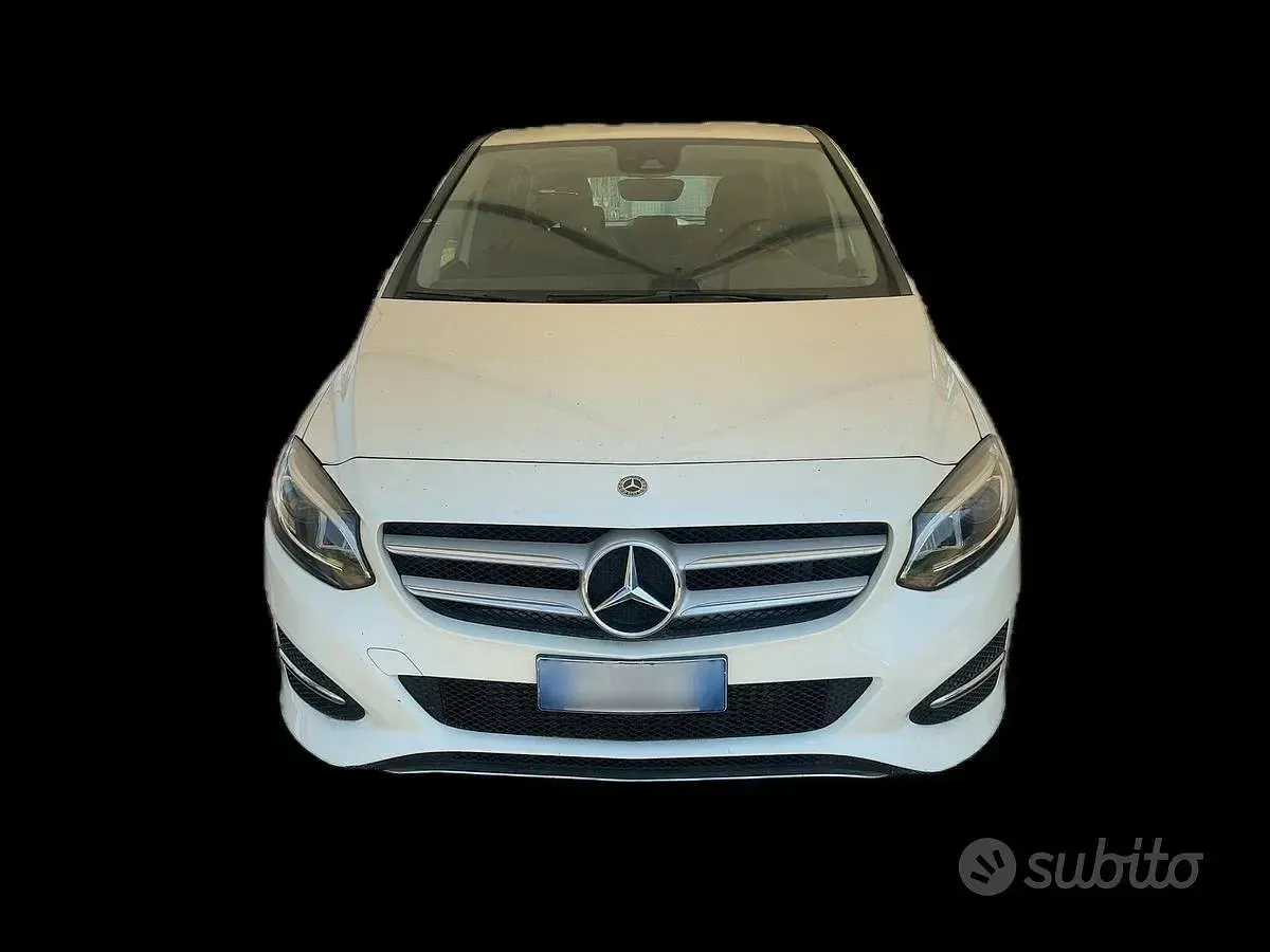 Usata Mercedes B200 Premium 136 CV (100 kW) 2018 Bianco Utilitaria