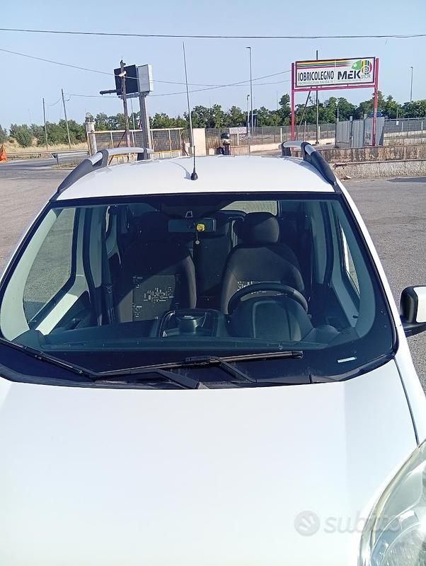 Usata Fiat Qubo Trekking 77 CV (56 kW) 2014 Bianco Monovolume
