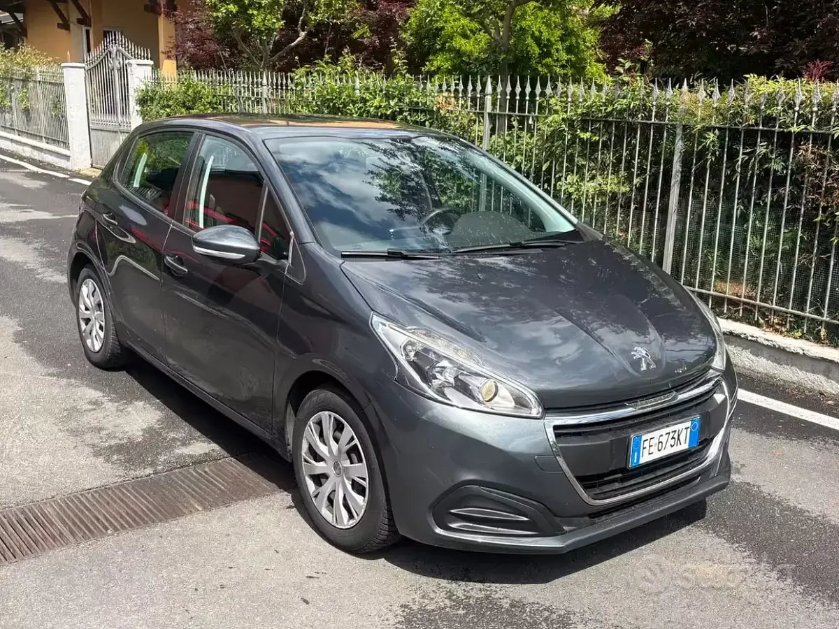 Usata Peugeot 208 Active 82 CV (60 kW) 2016 Grigio Utilitaria