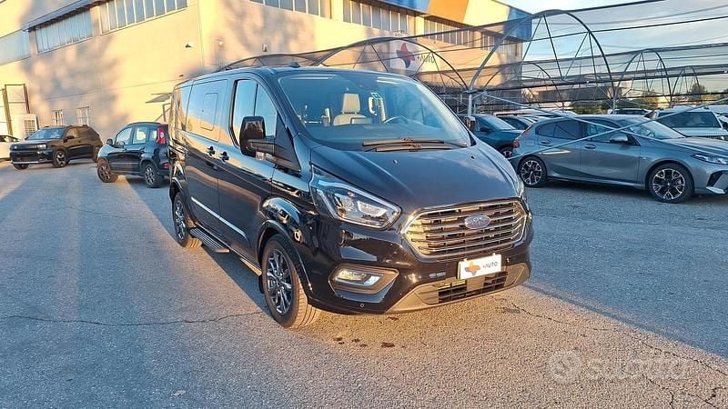 Nero Usata 2021 Ford Tourneo Monovolume | 31.100 € (Ottimo prezzo) - Immagine 1/4