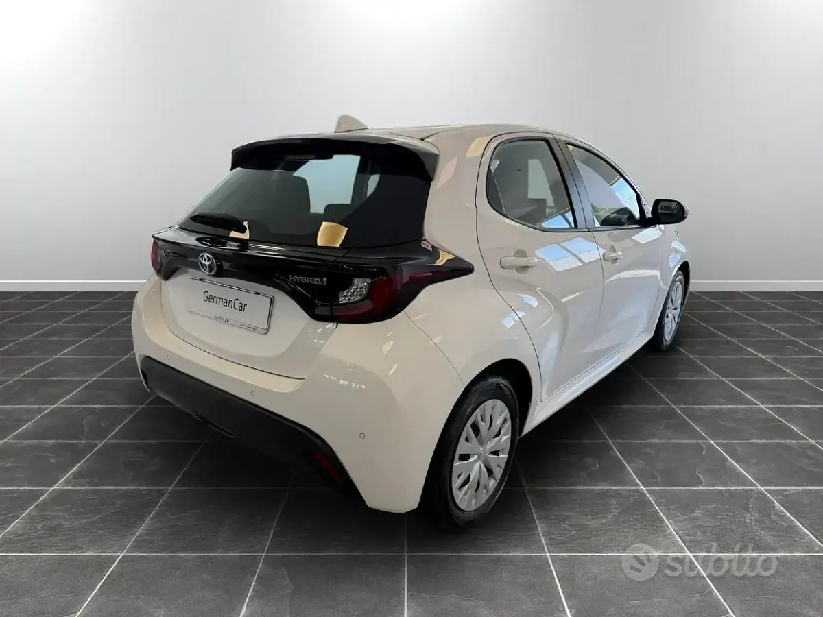 Gebraucht Toyota Yaris Hybrid Business Edition 92 PS (67 kW) 2022 Limousine