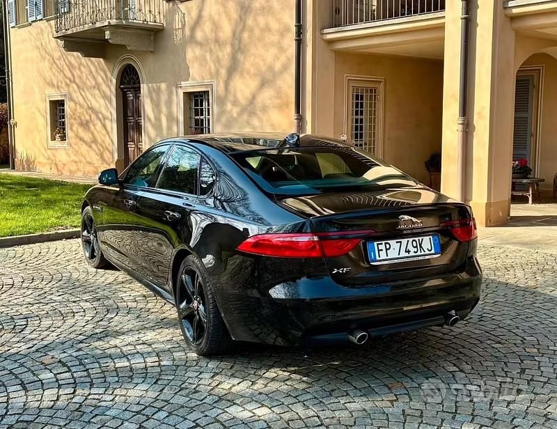 Usata Jaguar XF Executive 241 CV (177 kW) 2018 Nero Berlina