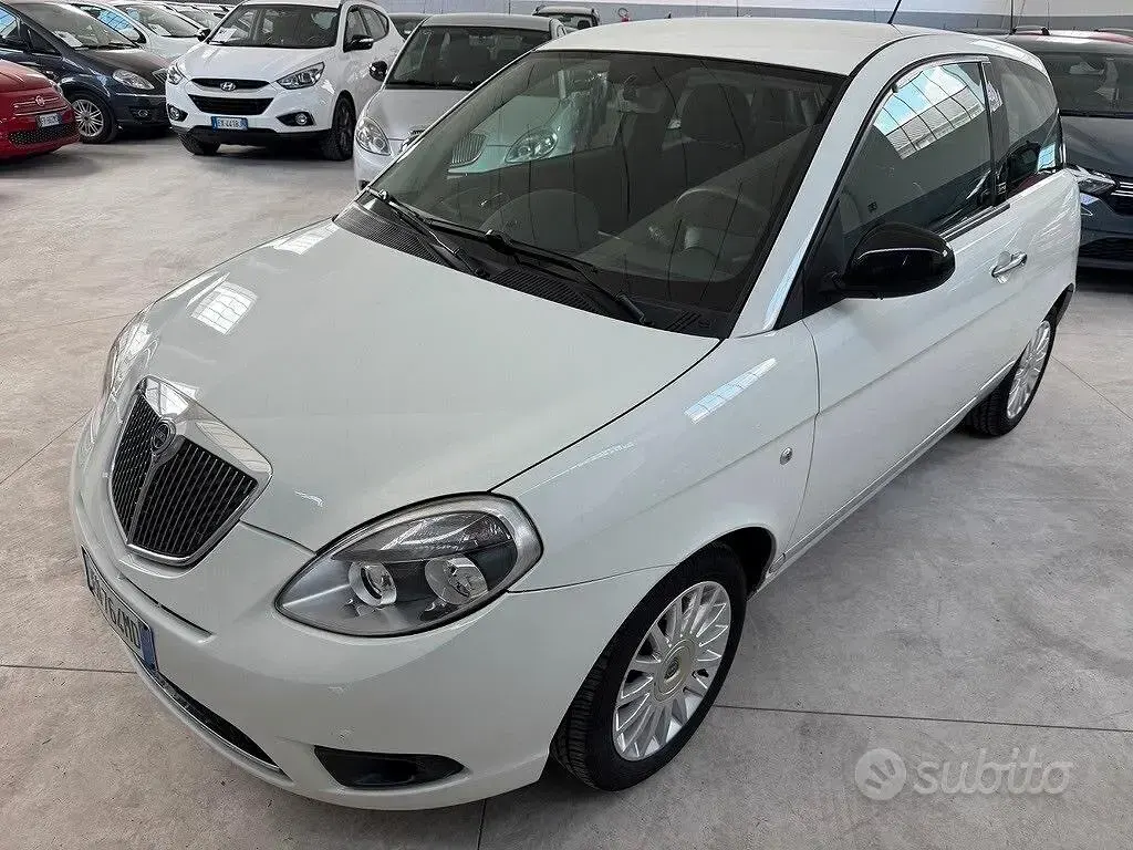 Usata Lancia Ypsilon 69 CV (50 kW) 2012 Bianco Utilitaria