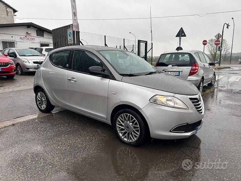 Usata Lancia Ypsilon Gold 69 CV (50 kW) 2012 Grigio Utilitaria
