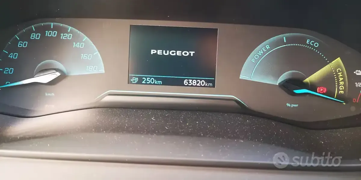 Usata Peugeot 2008 56 kW (77 CV) 2021 Arancione SUV