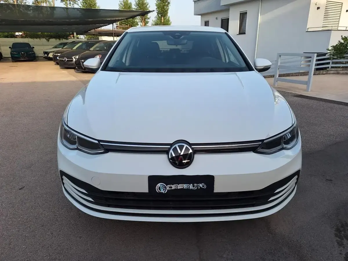 Usata VW Golf VIII Life 110 CV (80 kW) 2023 Bianco Berlina