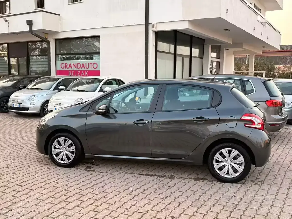 Usata Peugeot 208 Allure 68 CV (50 kW) 2014 Grigio Utilitaria