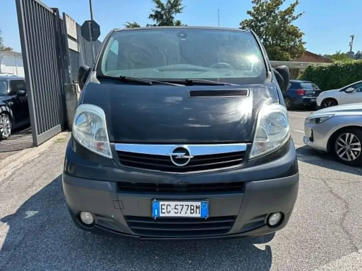 Usata Opel Vivaro 120 CV (88 kW) 2011 Nero Monovolume