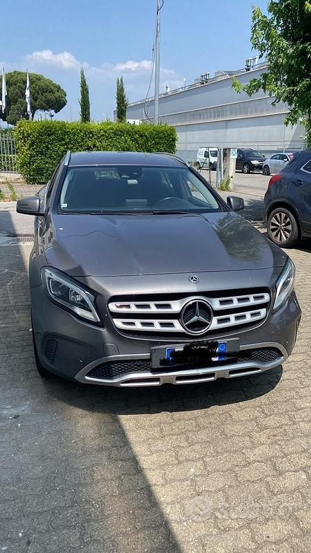 Usata Mercedes GLA200 136 CV (100 kW) 2019 Grigio SUV