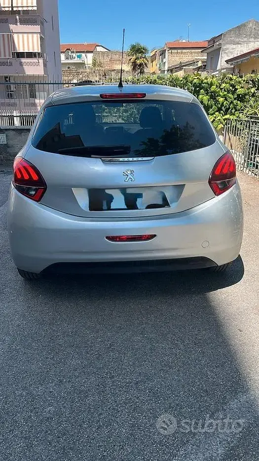 Usata Peugeot 208 68 CV (50 kW) 2013 Grigio Utilitaria