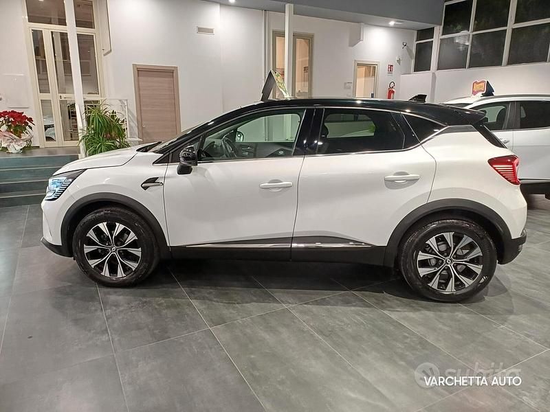 Usata Renault Captur Techno 100 CV (73 kW) 2023 Bianco SUV