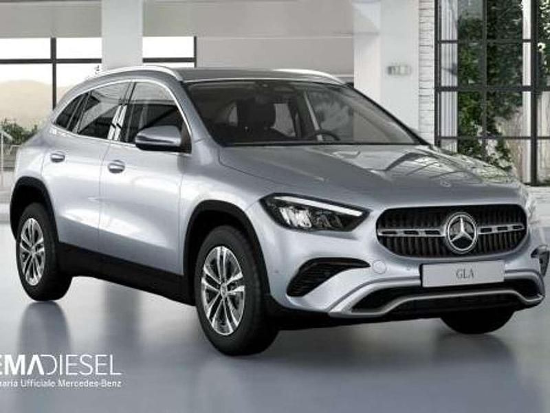 Argento Nuova 2026 Mercedes GLA180 Advanced SUV | 39.742 € (Ottimo prezzo) - Immagine 1/4