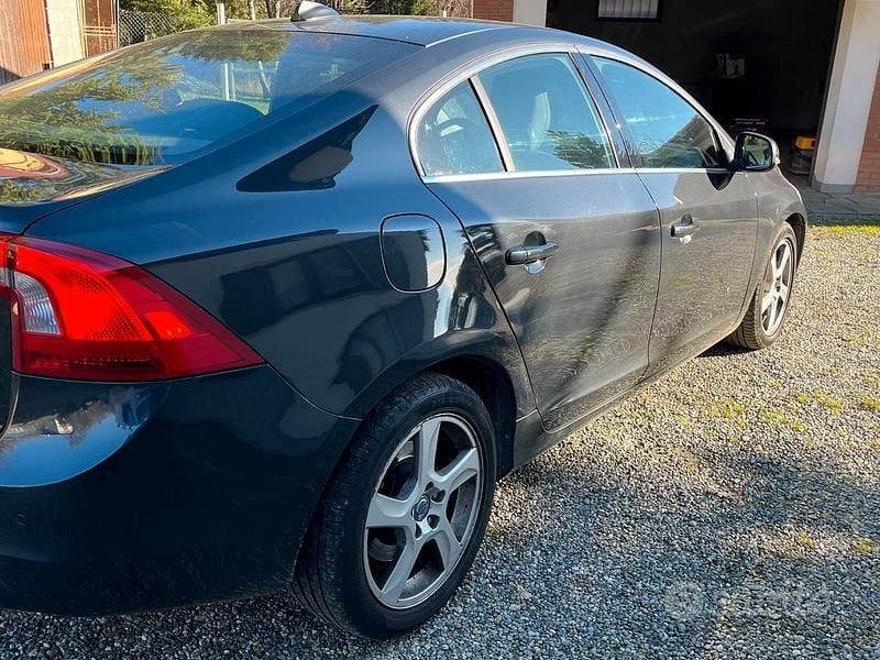 Usata Volvo S60 Kinetic 163 CV (119 kW) 2012 Grigio Berlina