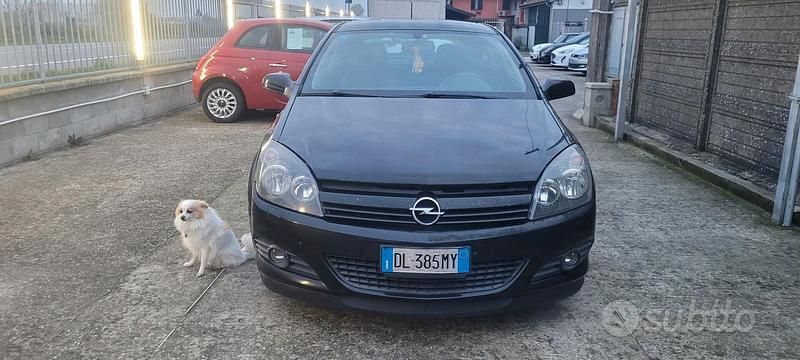 Usata Opel Astra GTC Cosmo 101 CV (74 kW) 2007 Nero Coupé