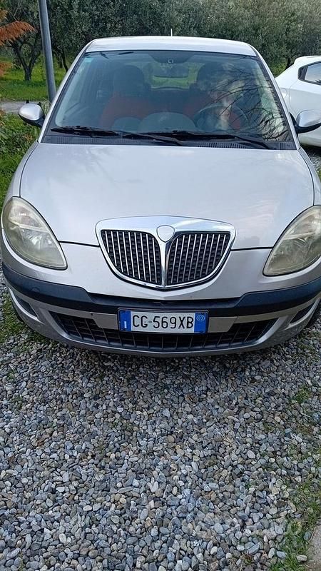 Usata Lancia Ypsilon 80 CV (58 kW) 2003 Grigio Utilitaria