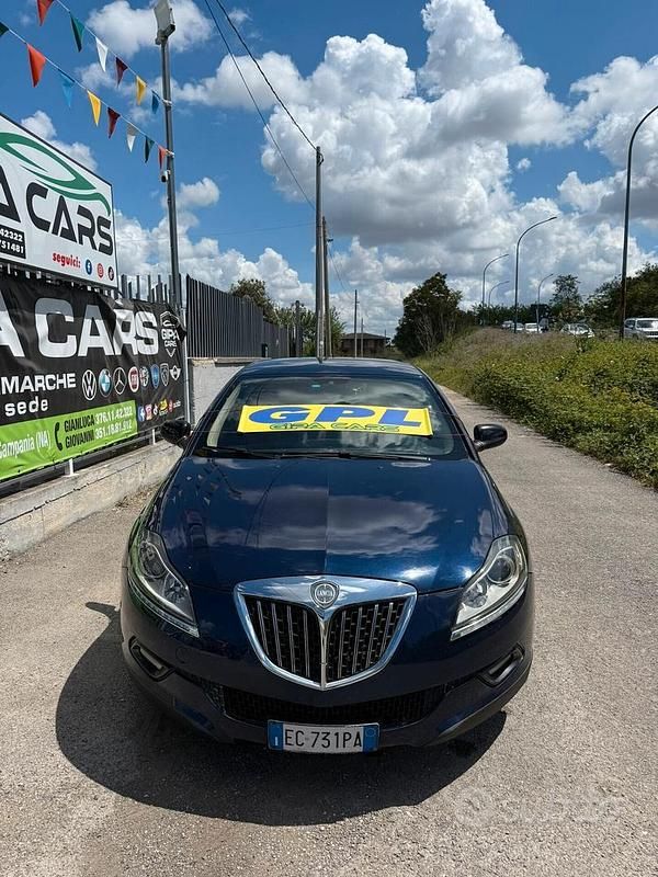 Usata Lancia Delta 120 CV (88 kW) 2010 Blu Utilitaria