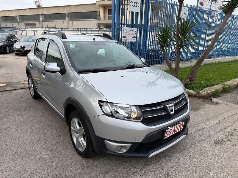 Usata Dacia Sandero Stepway 90 CV (66 kW) 2016 Grigio Berlina
