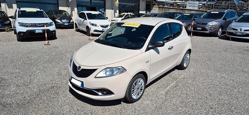 Usata Lancia Ypsilon 95 CV (69 kW) 2016 Beige Utilitaria