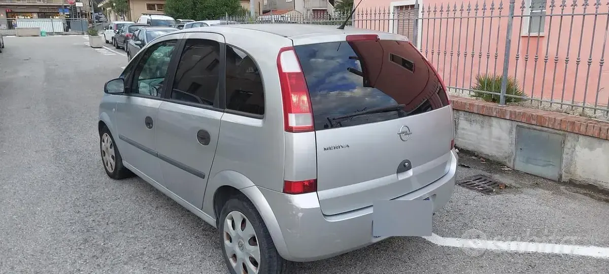 Usata Opel Meriva 90 CV (66 kW) 2004 Grigio Monovolume