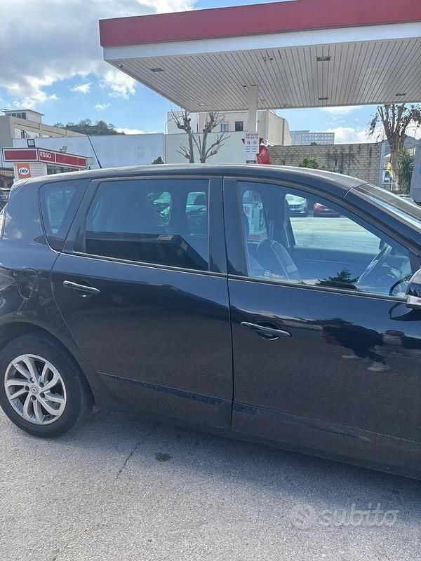 Usata Renault Scénic III 110 CV (80 kW) 2014 Nero Monovolume