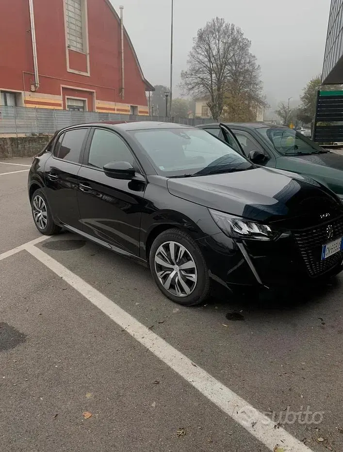 Usata Peugeot 208 75 CV (55 kW) 2023 Nero Utilitaria