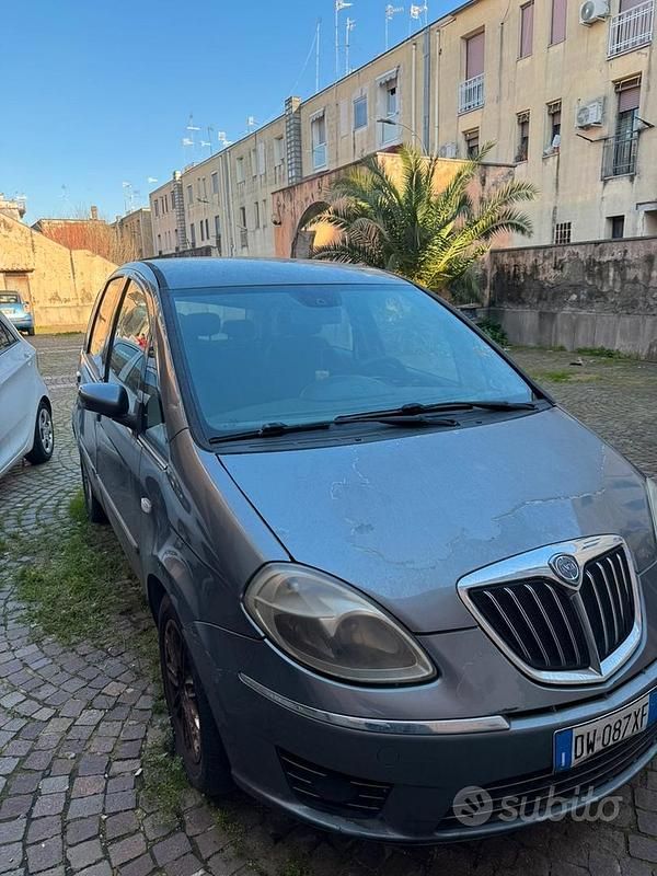 Usata Lancia Musa 95 CV (69 kW) 2009 Grigio Monovolume