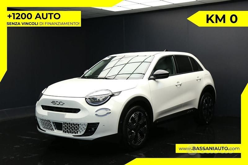 Bianco Nuova 2025 Fiat 600 La Prima SUV | 24.950 € - Immagine 1/4