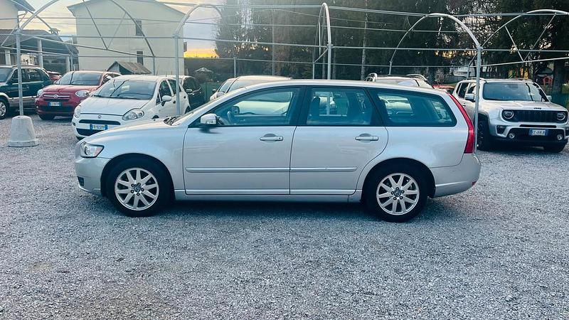 Usata Volvo V50 Momentum 125 CV (91 kW) 2008 Argento Station wagon