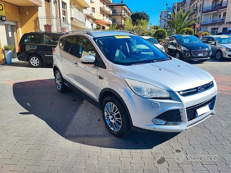 Usado Ford Kuga 140 CV (102 kW) 2014 Gris SUV