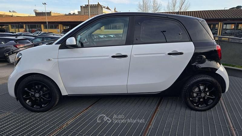Usata Smart ForFour 71 CV (52 kW) 2015 Bianco Utilitaria
