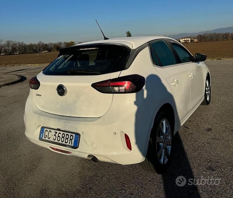 Usata Opel Corsa Edition 101 CV (74 kW) 2020 Beige Berlina