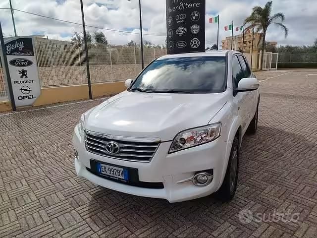 Usata Toyota RAV4 Executive 177 CV (130 kW) 2011 Bianco SUV