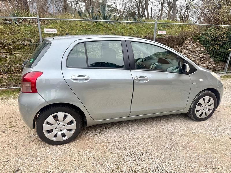 Usata Toyota Yaris Sol 2007 Grigio Berlina
