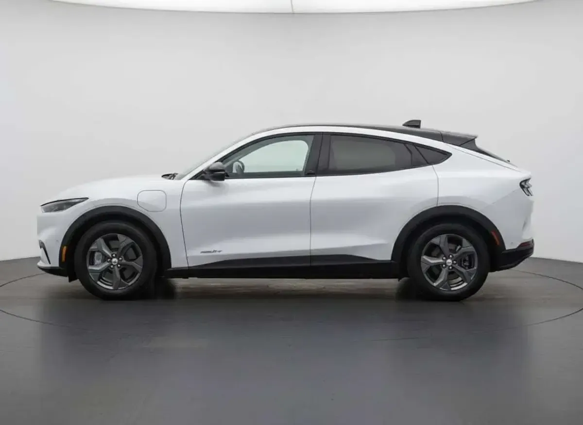 Usata Ford Mustang Mach-E Standard Range 197 kW (269 CV) 2022 Bianco SUV