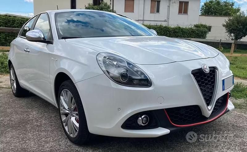 Usata Alfa Romeo Giulietta Distinctive 150 CV (110 kW) 2017 Bianco Utilitaria