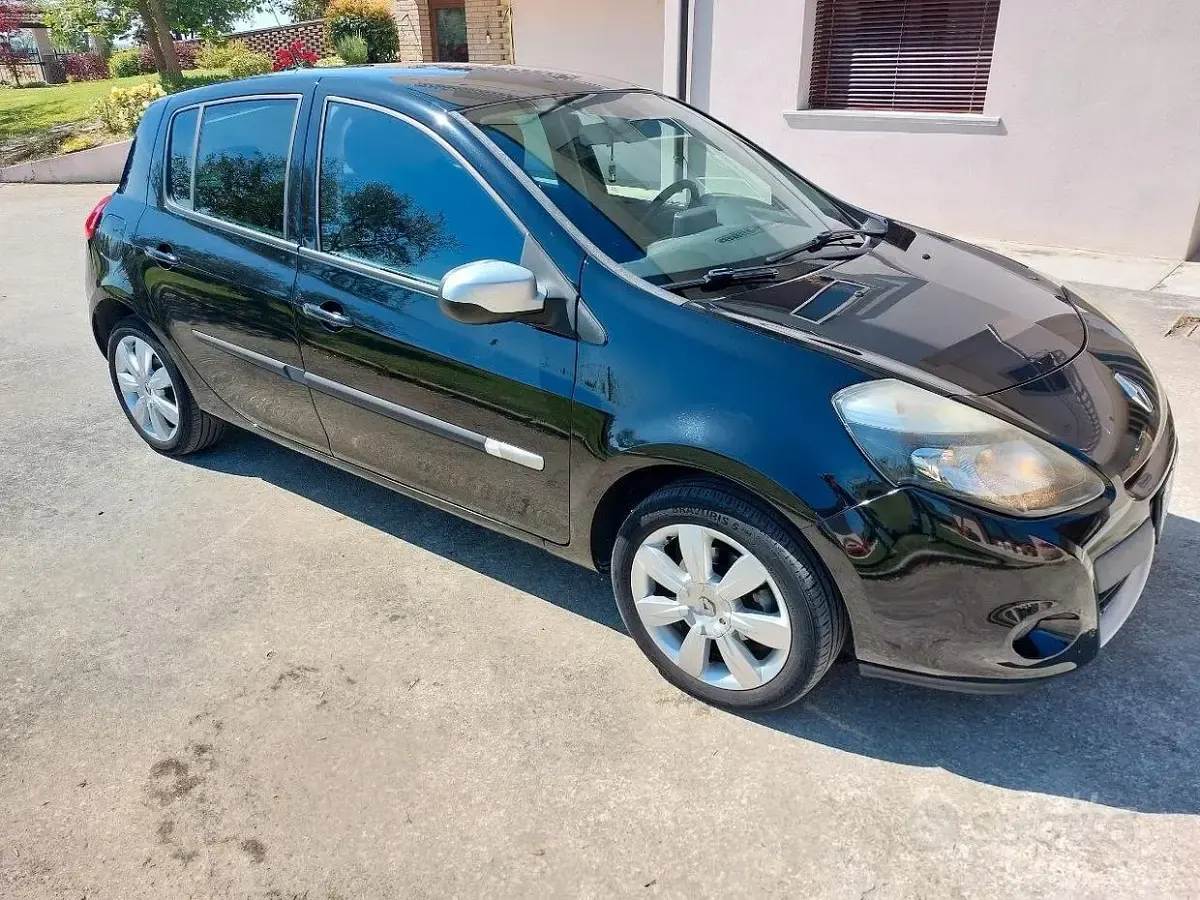 Usata Renault Clio 54 CV (39 kW) 2012 Nero Utilitaria