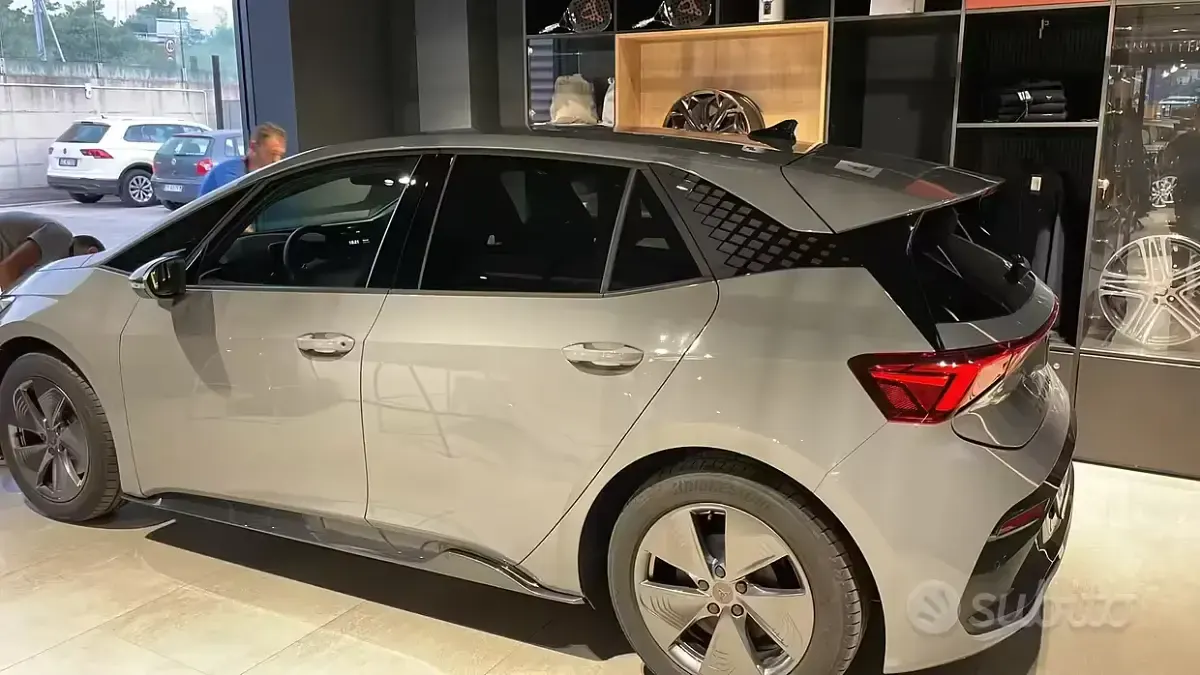 Usata Cupra Born 69 kW (95 CV) 2023 Grigio Utilitaria